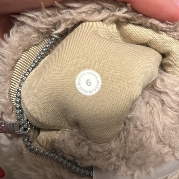 Lululemon Sherpa - Picture 4 of 4